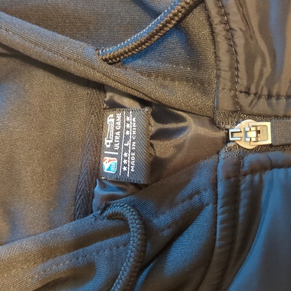 Lightweight Boston Celtics zip up - Picture 3 of 3